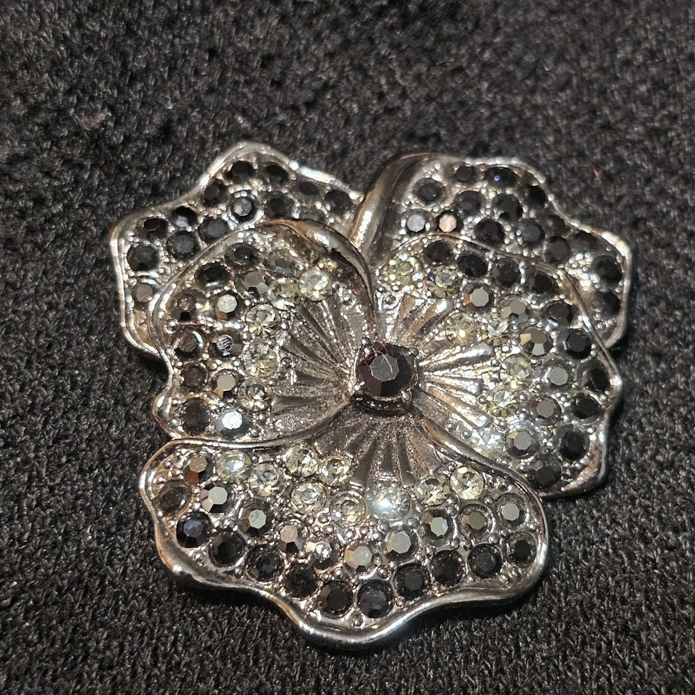 Elegant Vintage Black and Silver Pansy Floral Brooch
